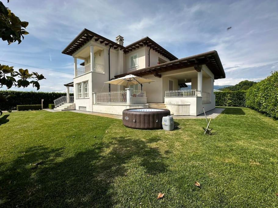 Villa Oriella - Piscina Idromassaggio E Relax -Versilia Camaiore Exterior photo